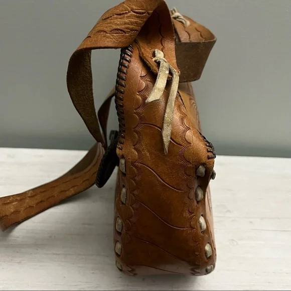 Vintage 70s 80s Hand Tooled Buckstitched Leather Shoulder Saddle Bag - Picture 5 of 16